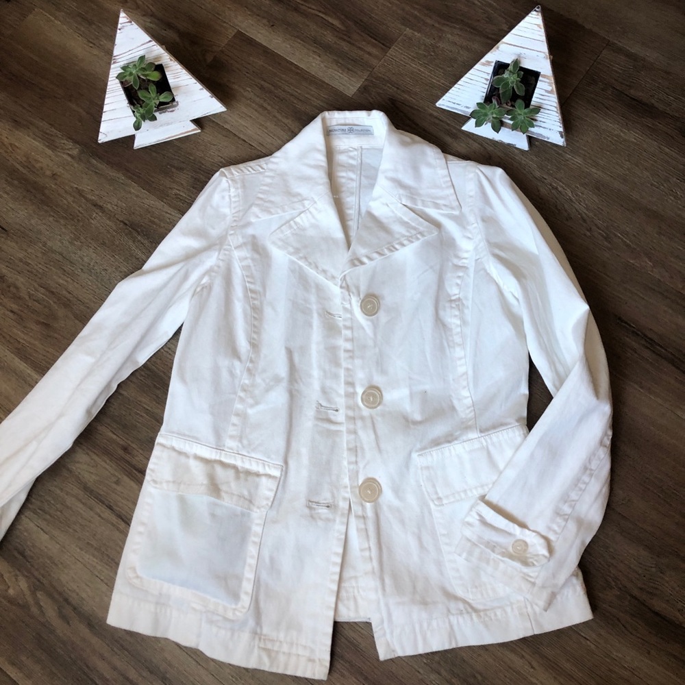 Signature Collection White Jacket - Picture 2 of 6
